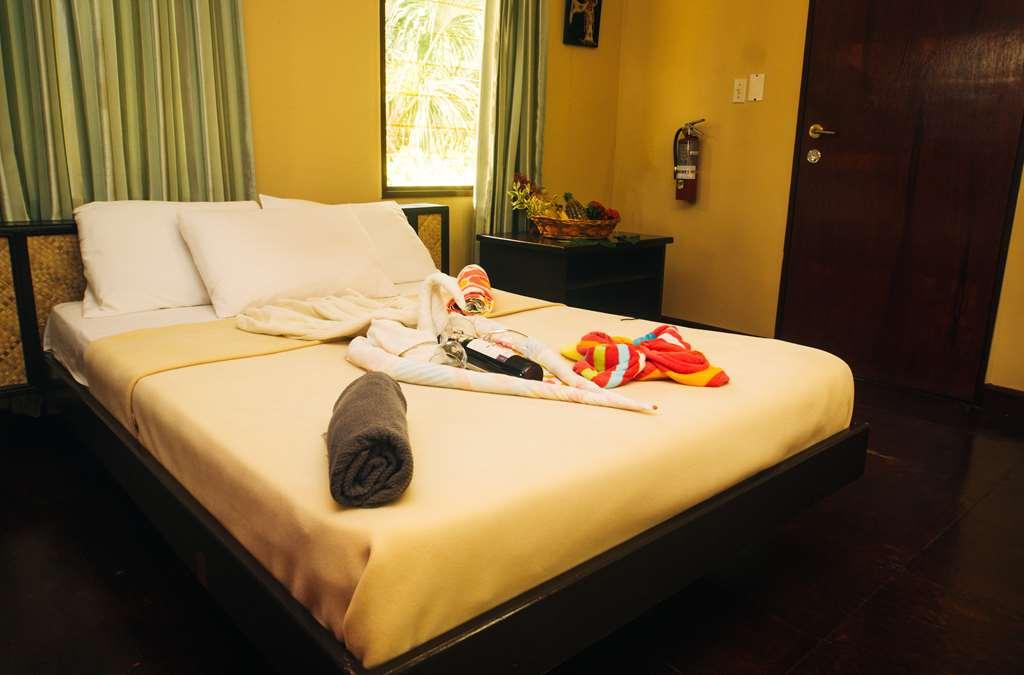 Overbridge River Resort باراماريبو الغرفة الصورة